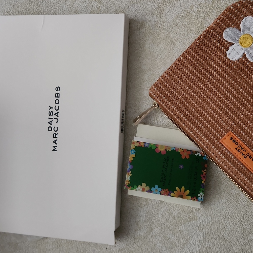 Marc Jacobs Raffia Wristlit - Picture 8 of 8